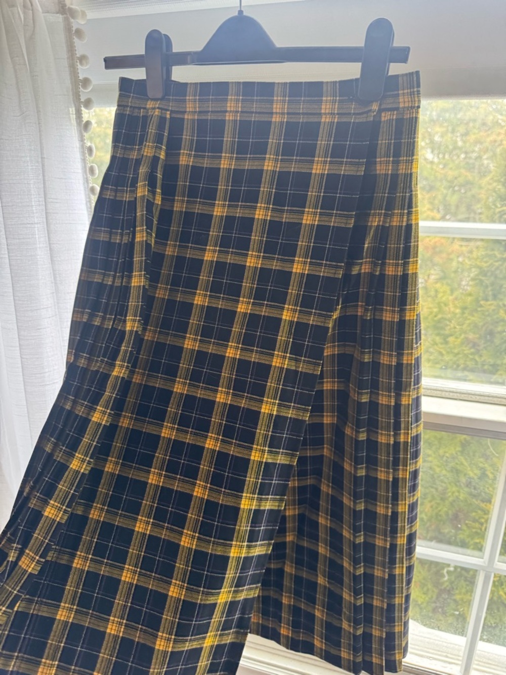 Women's Black and Yellow Plaid Pleated Skirt - Y2K Clueless gem